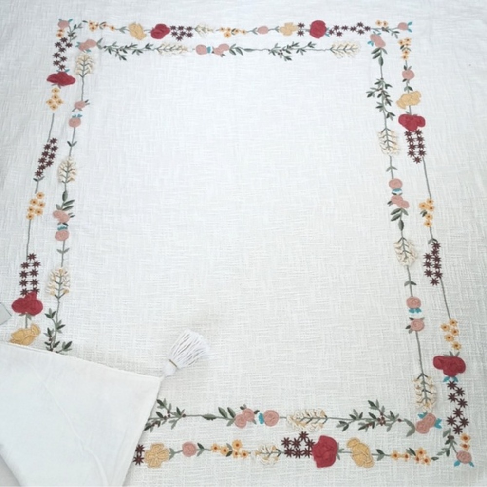 Bee & Willow White Throw Blanket
Floral Embroidered Throw